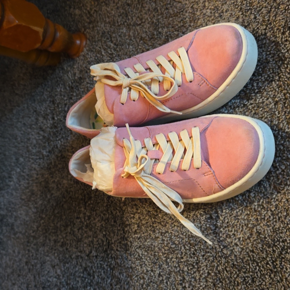 Born sneakers